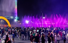 Người dân TP HCM hứng khởi trải nghiệm lễ hội nhạc nước quy mô lớn