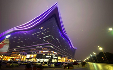 Kinh ngạc TTTM khổng lồ của Trung Quốc: Lớn gấp 20 lần nhà hát Opera, biển khổng lồ ngay trong nhà, mặt trời nhân tạo chiếu sáng 24/7