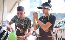 Trào lưu bán "cafe dạo" ở Hà Nội Trào lưu bán "cafe dạo" ở Hà Nội