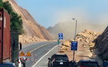 Điểm sạt trượt kéo dài trên cao tốc Cam Lộ-La Sơn xử lý ra sao? Điểm sạt trượt kéo dài trên cao tốc Cam Lộ-La Sơn xử lý ra sao?