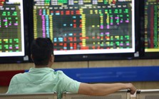 Nhà đầu tư "chán" chứng khoán, tiền gửi ngân hàng lập kỷ lục, điều gì đang diễn ra?