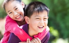 Những đứa trẻ khôn khéo khi còn nhỏ thường mắc những "khuyết điểm" sau đây: Cha mẹ nên tự hào chứ đừng ngăn cấm