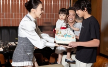 Subeo thay mặt Cường Đô La làm điều này trong sinh nhật mẹ kế, biểu cảm của Đàm Thu Trang đã nói lên quan hệ của hai mẹ con