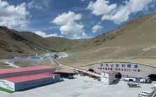 Công trình 'khủng' xuyên qua dãy núi dài bậc nhất hành tinh tại Tân Cương: Kết nối Trung Quốc với Trung Á