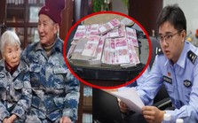 Cặp vợ chồng già 90 tuổi đi giày rách ra ngân hàng xin "hiến tặng" 34 tỷ đồng: Cảnh sát ập đến vì nghi ngờ bị lừa đảo, sự thật khiến nhiều người bất ngờ