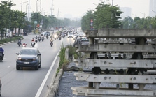 Cây cầu vượt xây dở bị “lãng quên” trên đại lộ nghìn tỷ ở Hà Nội