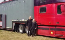 Vợ chồng nghỉ hưu bỏ 4,2 tỷ đồng và 5 năm tự chế xe container thành nhà di động rồi hối hận: ‘Tôi không hài lòng với xe độ sẵn’