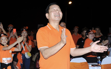 Chủ tịch FPT Trương Gia Bình đúng chuẩn sếp nhà người ta: Không ngại "quẩy trend" TikTok cùng nhân viên, hát "Ai chung tình được mãi" ngọt chẳng kém gì chính chủ