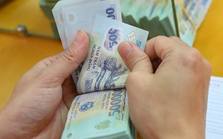 Ngân hàng đồng loạt giảm lãi suất tiết kiệm Ngân hàng đồng loạt giảm lãi suất tiết kiệm