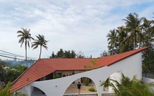 Kì lạ ngôi nhà nhìn như dải lụa trong gió Kì lạ ngôi nhà nhìn như dải lụa trong gió