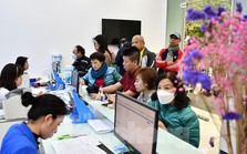Hà Nội: Lo khóa sim, người dân đổ xô đi chuẩn hóa thông tin thuê bao Hà Nội: Lo khóa sim, người dân đổ xô đi chuẩn hóa thông tin thuê bao