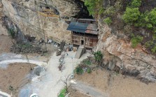 Ngôi nhà vách đá “không tranh chấp” với đời hơn 100 tuổi, sở hữu 2 yếu tố ít nơi có