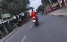 Hình sự truy đuổi nghi can cướp giật như phim hành động ở TPHCM Hình sự truy đuổi nghi can cướp giật như phim hành động ở TPHCM