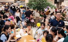 Mất điện nhiều giờ, người Hà Nội đổ xô vào trung tâm thương mại tránh nóng Mất điện nhiều giờ, người Hà Nội đổ xô vào trung tâm thương mại tránh nóng