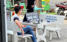 Môi giới địa ốc khổ sở vì bị khách ăn vạ khi bị “mắc kẹt” Môi giới địa ốc khổ sở vì bị khách ăn vạ khi bị “mắc kẹt”
