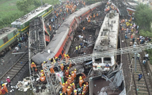 Nhân chứng kể khoảnh khắc tai nạn tàu hỏa thảm khốc ở Ấn Độ