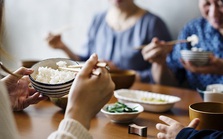 Tốc độ ăn và thứ tự ăn “lột trần' tính cách tiềm ẩn của một người: Người ăn nhanh thường bộc trực, ăn càng chậm càng tinh tế