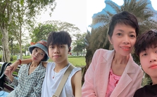 17 tuổi chứng kiến bố mẹ lần lượt mắc ung thư, chàng trai quyết định gác lại việc học