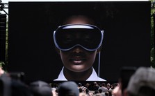 Apple ra mắt kính thực tế ảo Vision Pro: Thiết kế tương lai, bỏ xa các đối thủ về công nghệ, giá tại Việt Nam có thể gần 100 triệu