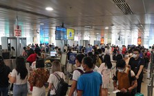 Dự kiến gần 24 triệu lượt khách qua sân bay Tân Sơn Nhất dịp hè Dự kiến gần 24 triệu lượt khách qua sân bay Tân Sơn Nhất dịp hè