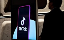 TikTok Shop – thế lực 1 năm tuổi đáng sợ của làng TMĐT: Người dùng bị cuốn vào những video, buổi livestream vô tận, lũ lượt rời bỏ Shopee, Amazon
