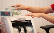 Vì sao giá vàng SJC, vàng trang sức đều đang ở mức cao nhất trong năm 2023? Vì sao giá vàng SJC, vàng trang sức đều đang ở mức cao nhất trong năm 2023?