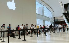 iPhone 15 mở bán trên toàn cầu: Người Việt tiếp tục xếp hàng chờ mua sớm tại Apple Store Singapore và Thái Lan