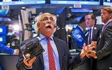 Khối ngoại tiếp đà bán ròng, VN-Index mất gần 20 điểm trong phiên cuối tuần Khối ngoại tiếp đà bán ròng, VN-Index mất gần 20 điểm trong phiên cuối tuần