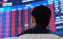 Ồ ạt bán tháo cổ phiếu chứng khoán, bất động sản Ồ ạt bán tháo cổ phiếu chứng khoán, bất động sản