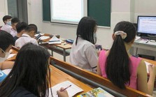 "Không học thêm, cô không nhớ tên, dù giỏi đến mấy con cũng chỉ được 5 điểm" "Không học thêm, cô không nhớ tên, dù giỏi đến mấy con cũng chỉ được 5 điểm"