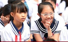 Mỗi năm trường đổi mẫu đồng phục một lần, phụ huynh méo mặt chạy theo Mỗi năm trường đổi mẫu đồng phục một lần, phụ huynh méo mặt chạy theo