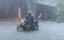 Áp thấp nhiệt đới đổ bộ Quảng Trị - Thừa Thiên Huế, mưa lớn kéo dài Áp thấp nhiệt đới đổ bộ Quảng Trị - Thừa Thiên Huế, mưa lớn kéo dài