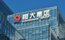 Evergrande đối diện một loạt tin 'chẳng lành': Công ty con vỡ nợ trái phiếu, cựu CEO và CFO bất ngờ bị cảnh sát bắt giữ