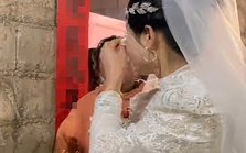 Cả nhà không góp một đồng xây đường cho thôn, đúng ngày cưới, dân làng làm 1 việc khiến ai cũng bẽ bàng