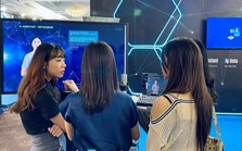 Lễ tân AI đa ngôn ngữ: Sản phẩm công nghệ ấn tượng tại triển lãm AI4VN 2023