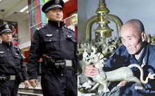 Dẫn cả làng làm giàu kiếm 500 tỷ đồng/năm, cụ ông 80 tuổi bị cảnh sát triệu tập, cái kết ai cũng hú hồn