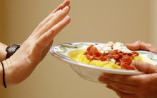 Muốn giảm cân, người phụ nữ nhịn hẳn ăn trưa: Sau 5 năm cơ thể thay đổi ngoạn mục nhưng hệ tiêu hóa “hỏng nặng”