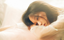 Càng ngủ càng mệt mỏi có phải bị ung thư? Bác sĩ chỉ ra: Ngủ thế này có lợi hơn trăm thuốc bổ