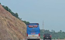 Ô tô vẫn 'đùa giỡn' với tử thần trên cao tốc Cam Lộ-La Sơn sau tai nạn thảm khốc