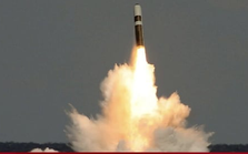 Tàu ngầm Anh ‘phóng xịt’ tên lửa hạt nhân
