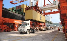 Doanh nghiệp xuất nhập khẩu gặp 'bão phí' ở đường biển