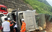 Ô tô tải lật trên cao tốc La Sơn - Túy Loan, một người tử vong