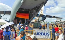 Khách Trung Quốc tố bị phân biệt đối xử, cấm "tiếp cận" máy bay quân sự Airbus của Đức