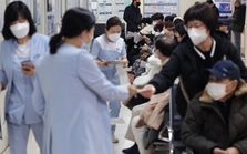 Khủng hoảng y tế ngày thứ 10 tại Hàn Quốc: Chỉ 300 bác sĩ trở lại, Chính phủ chuẩn bị truy tố hàng loạt