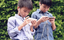Nghiên cứu của ĐH Harvard: Bộ não của trẻ nghiện điện thoại và trẻ không dùng điện thoại có điểm khác biệt rất lớn, phụ huynh lưu ý nếu không muốn tương lai con bị hủy hoại