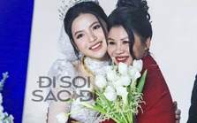 Mẹ Quang Hải trao 3 chiếc kiềng vàng cho Chu Thanh Huyền trong ngày cưới, hạnh phúc ôm chầm lấy con dâu