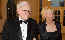 Từng 2 lần kết hôn, tỷ phú Warren Buffett đưa ra chân lý trong việc lựa chọn bạn đời: Muốn hôn nhân bền vững, hãy tìm người ít tham vọng!