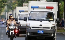 Video: Xe chở bà Trương Mỹ Lan và đồng phạm đã có mặt ở TAND TP HCM