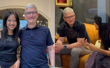 Suboi "xả" ảnh bên CEO Apple Tim Cook tại Hà Nội, hé lộ sản phẩm đặc biệt thu chục ngàn lượt like