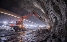 Cảnh làm việc 24/7 đào hầm dài nhất trong dự án lớn nhất cao tốc Bắc - Nam